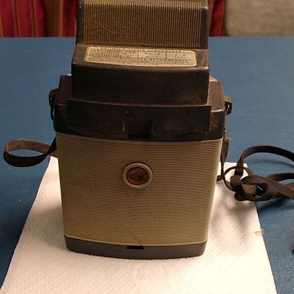 Kodak Brownie Fiesta Camera - Classic Black and White Design - Picture 3 of 7